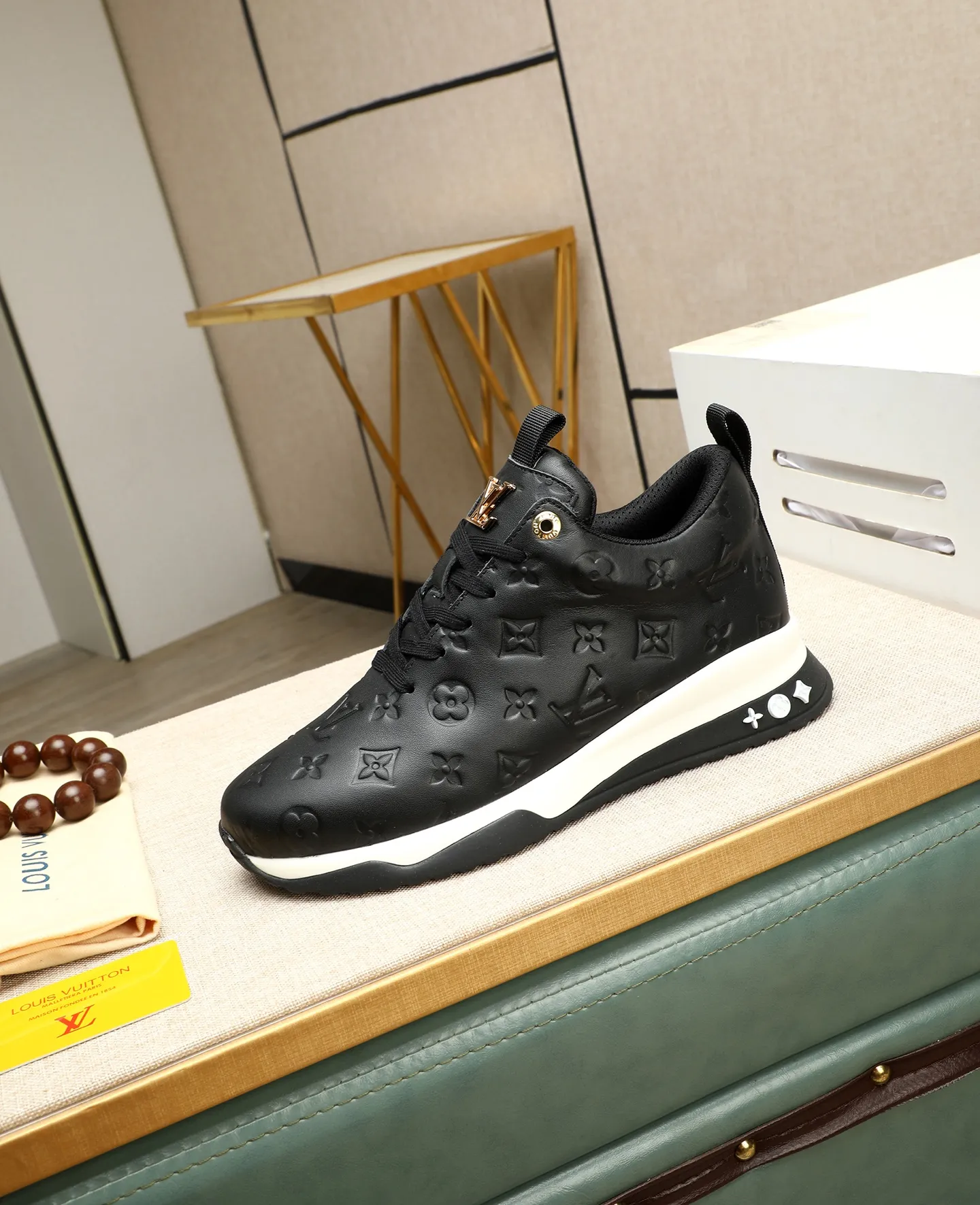 Men's shoes 💰520 📛📛【LOUIS VUITTON】Louis Vuitton official website synchronized new products 👟Milan fashion catwalk style 🇰🇾🇰🇾LV family logo, celebrity style, a must-have for fashionistas ⚠️First-layer calfskin ➕Mesh lining ➕Official website original version special outsole 👞Number 39-44 (38 45 46 customized)